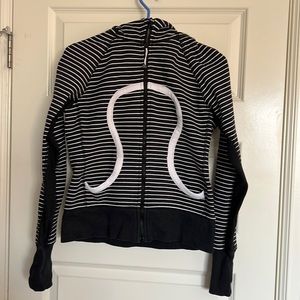 Lulu scuba hoodie with contrast material in hood